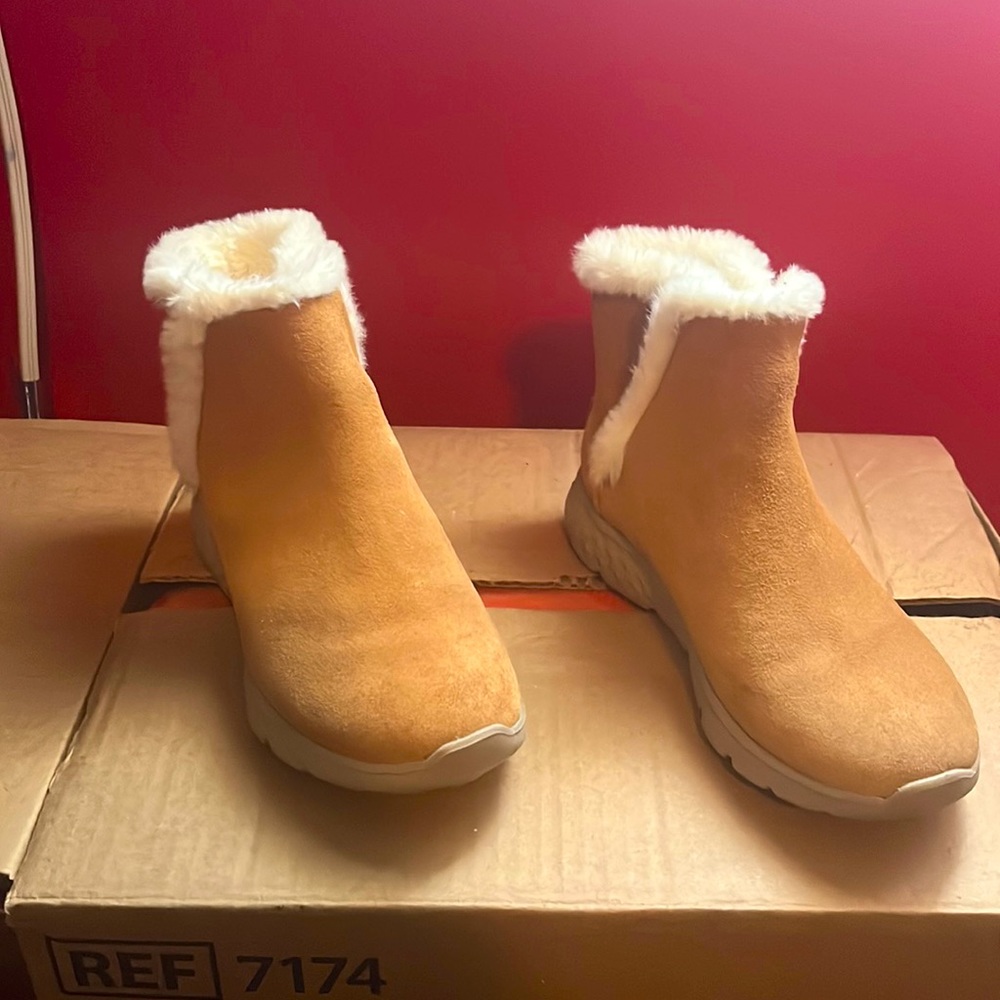 Sketchers boots women size 6